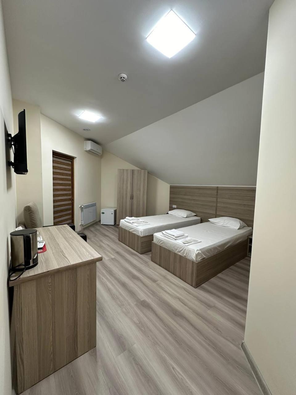 Olive Hotel เยเรวาน ภายนอก รูปภาพ