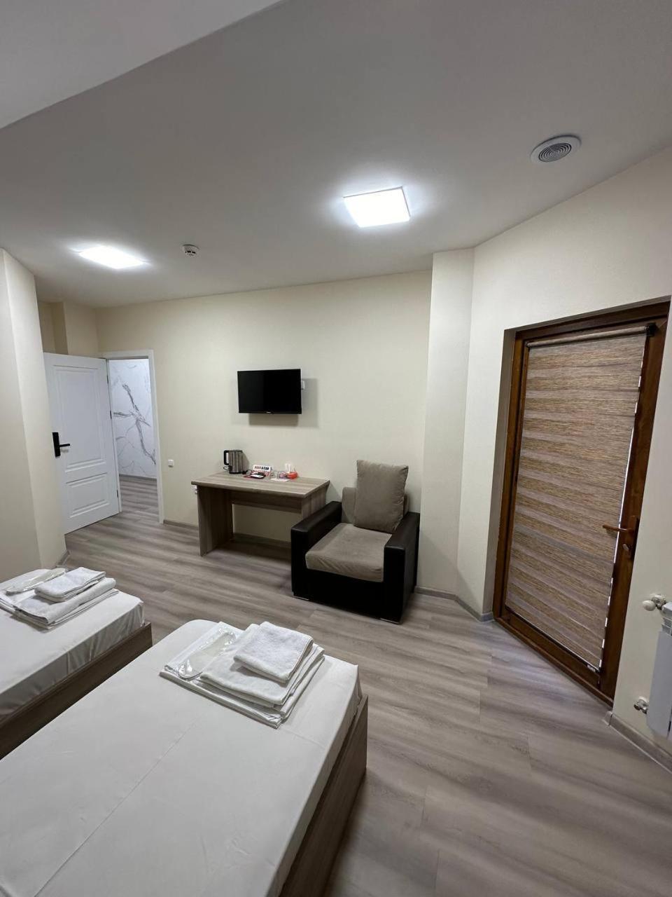 Olive Hotel เยเรวาน ภายนอก รูปภาพ