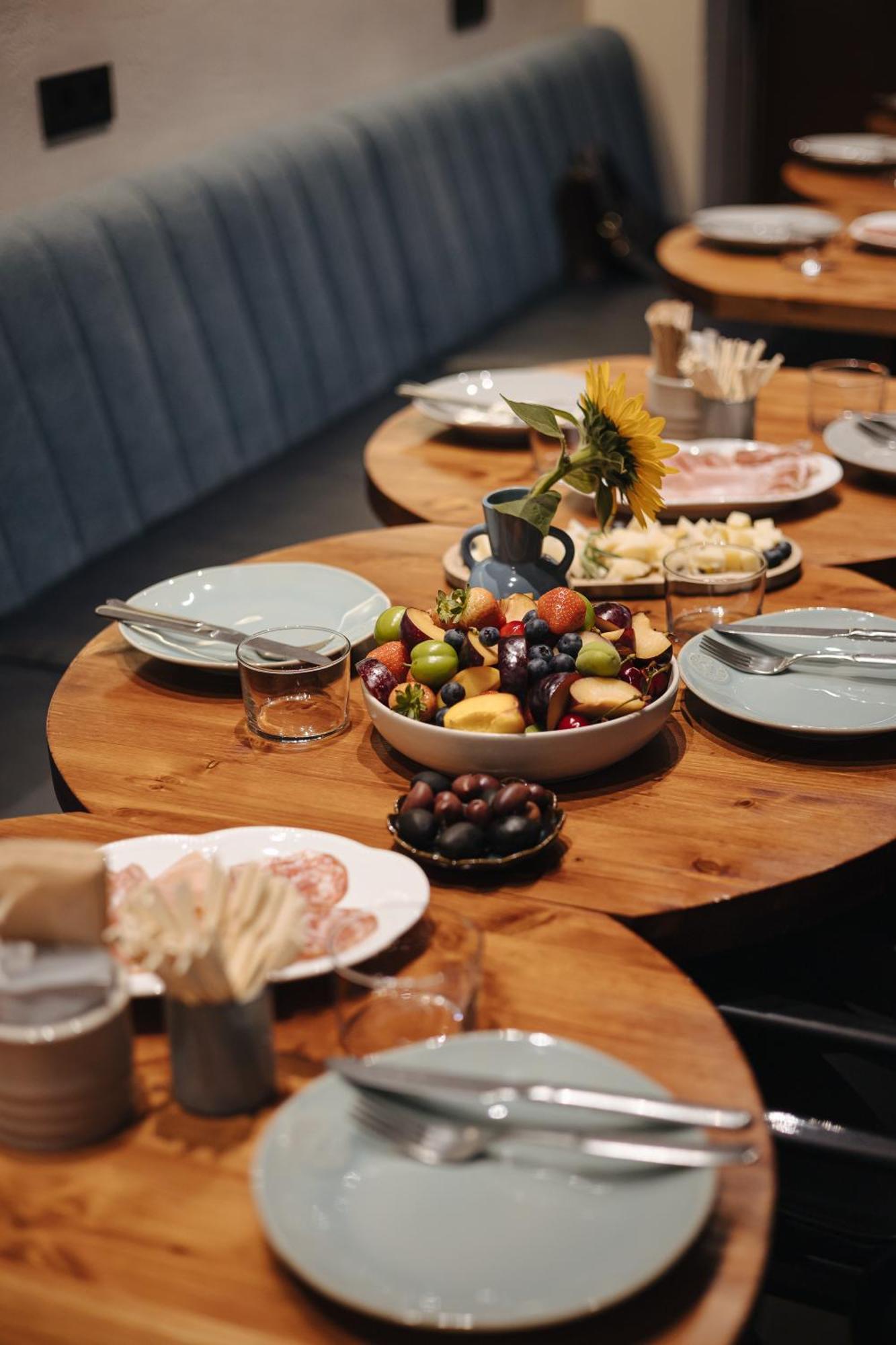 Olive Hotel เยเรวาน ภายนอก รูปภาพ